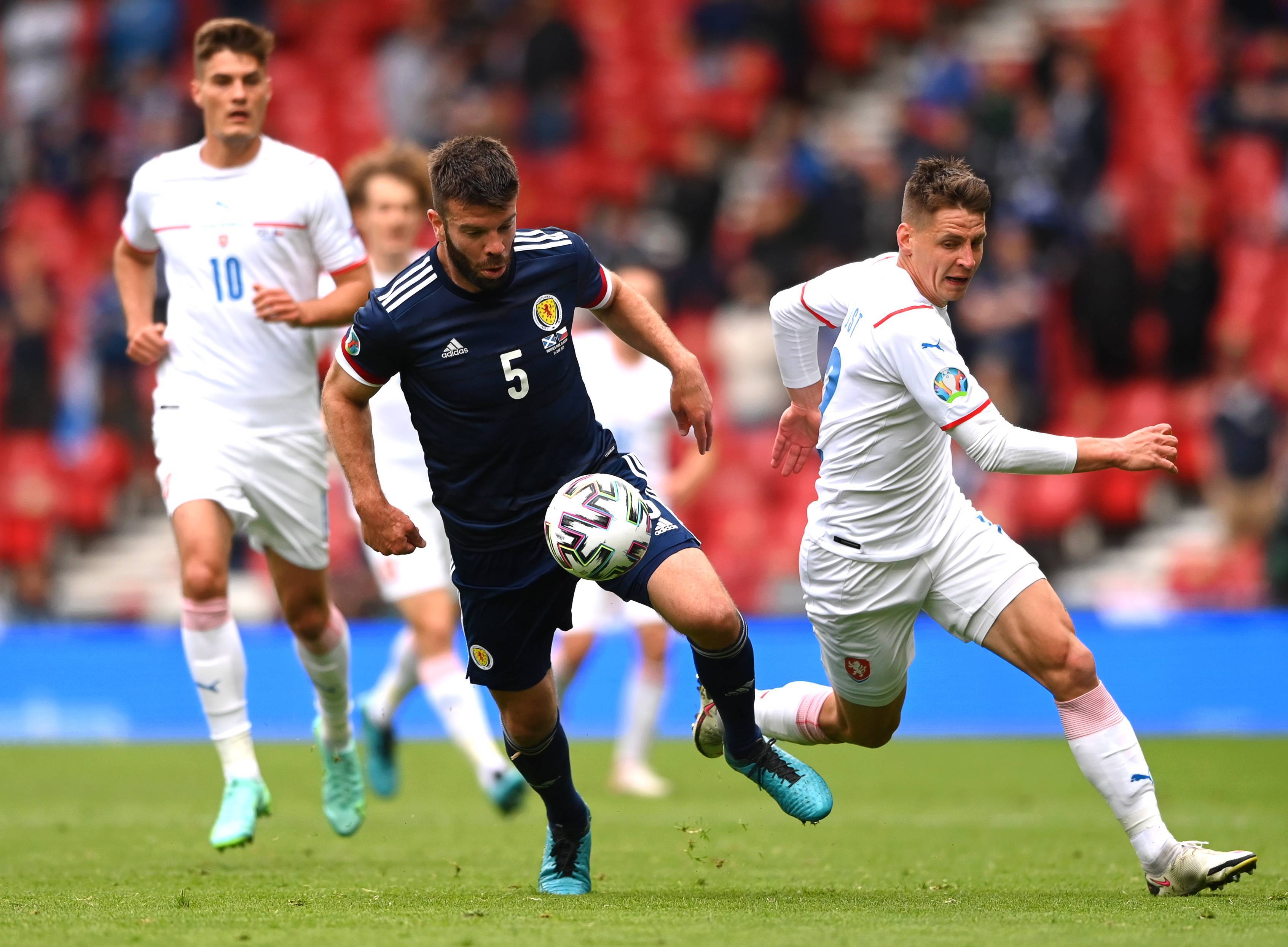 短池赛百米蝶泳游入50秒内 张正伟成我国第一人